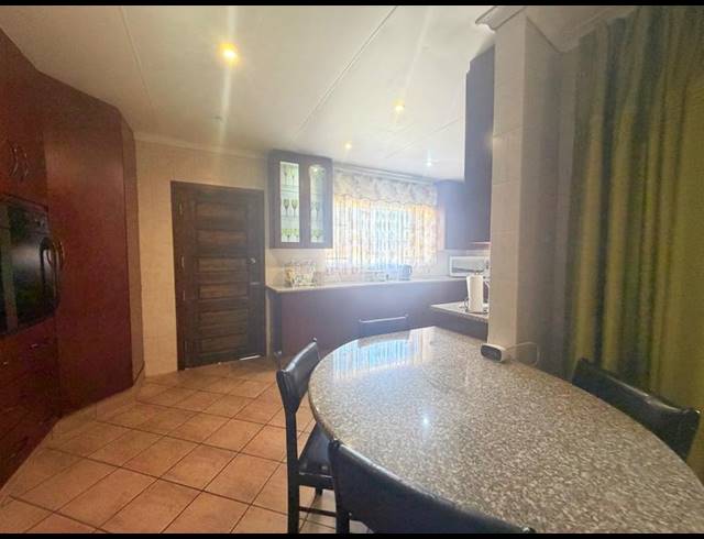 3 BEDROOM HOUSE FOR SALE IN VANDERBIJLPARK SE 6